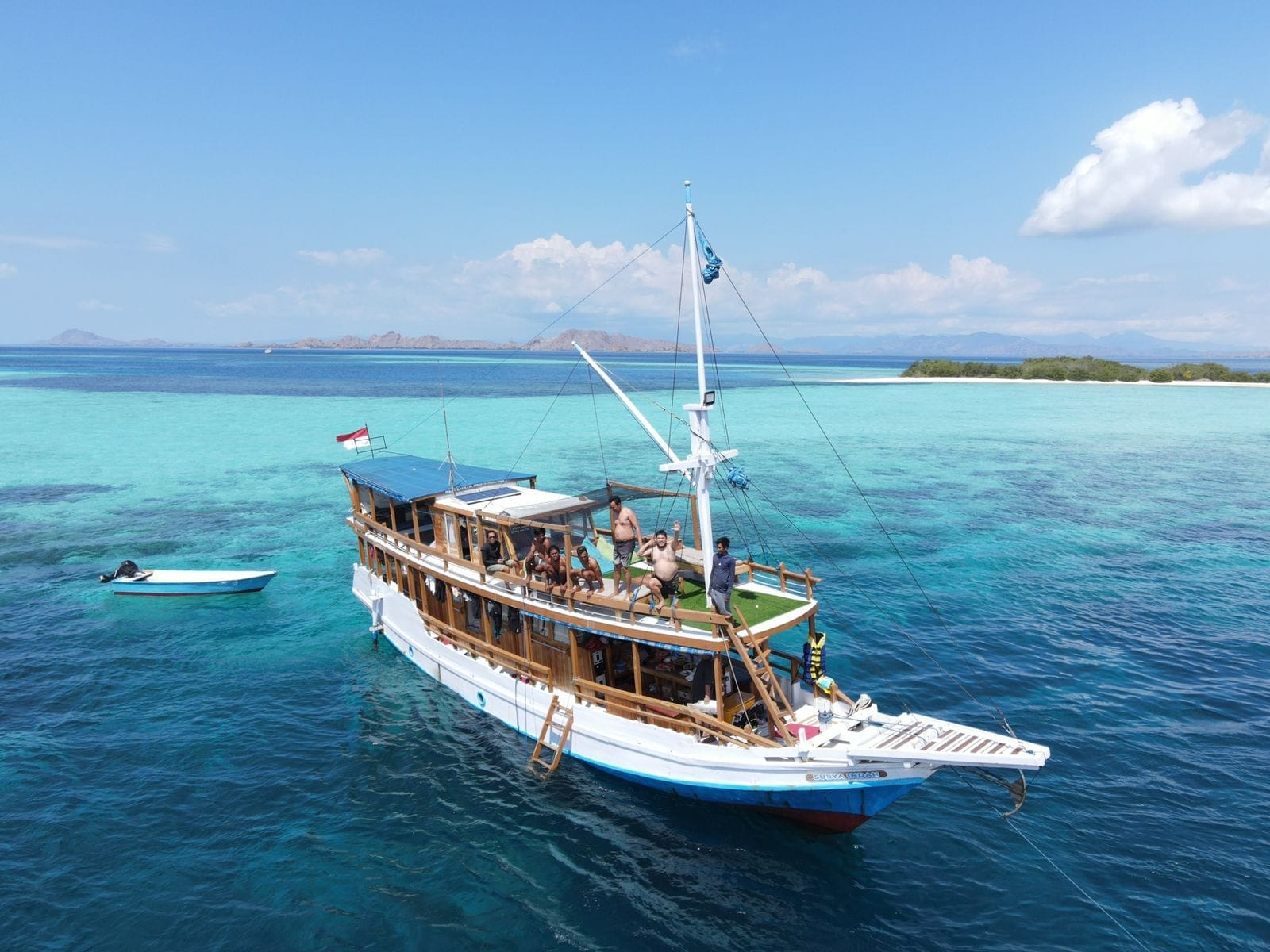 Boat Charter - Komodo Phinisi Cruise